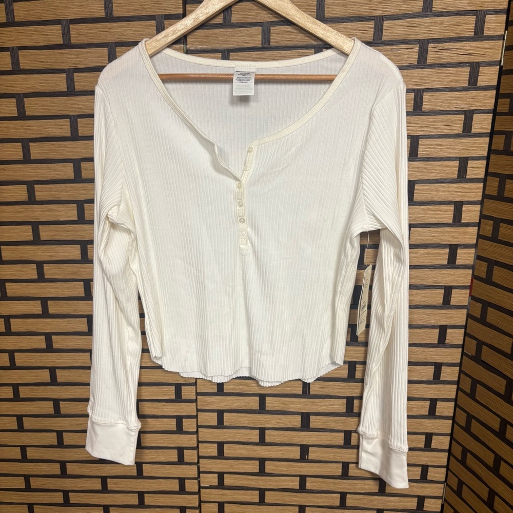 No Boundaries Cream Top Size‎ XL
